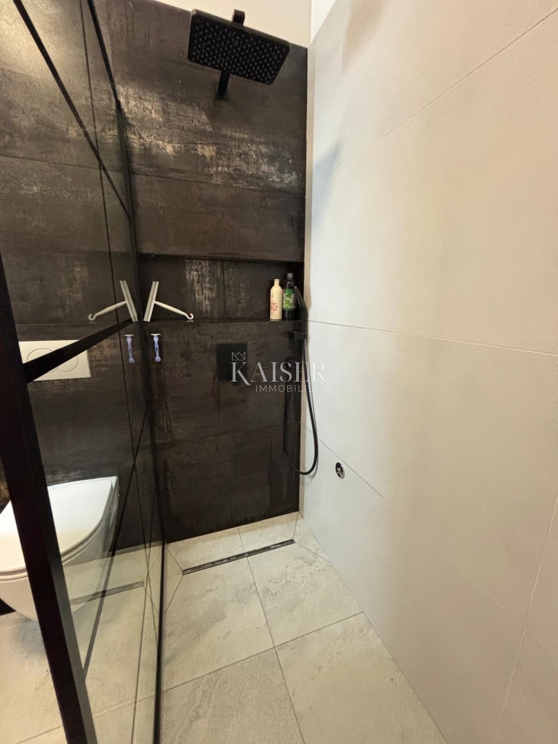 Split, Žnjan - trosobno stanovanje 120 m2 s pogledom na morje