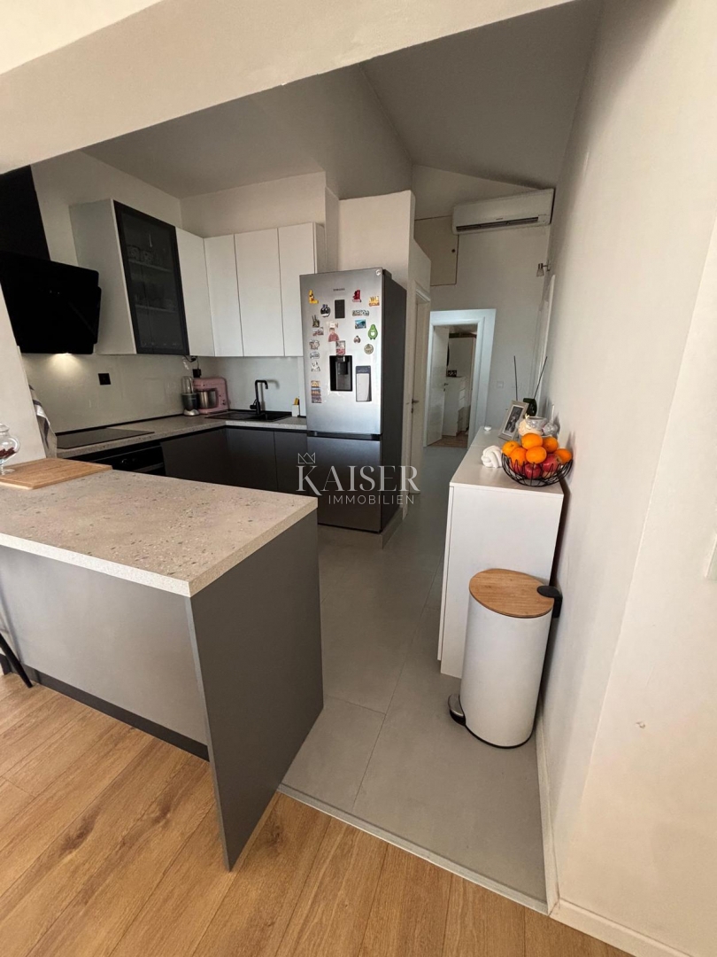 Split, Žnjan - trosobno stanovanje 120 m2 s pogledom na morje