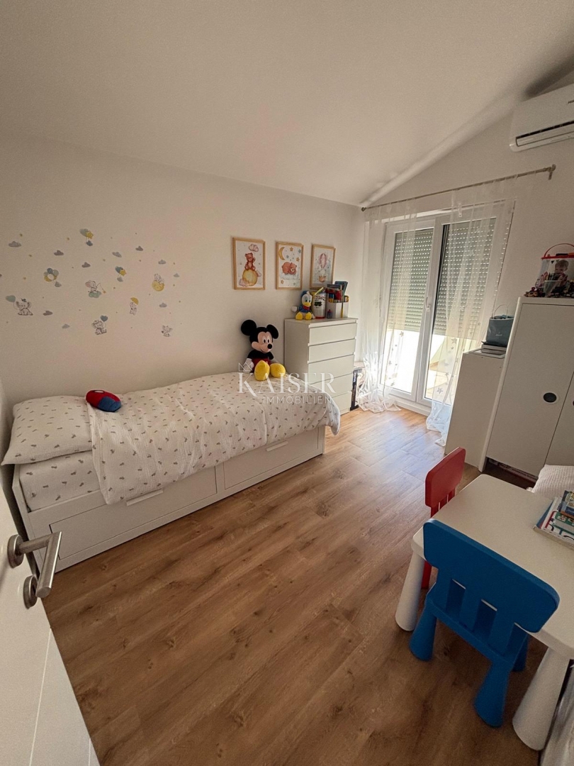 Split, Žnjan - trosobno stanovanje 120 m2 s pogledom na morje