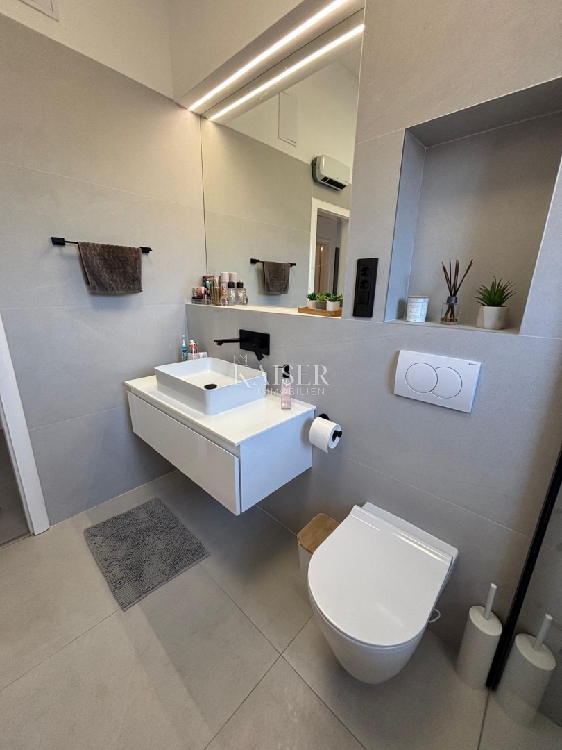 Split, Žnjan - trosobno stanovanje 120 m2 s pogledom na morje