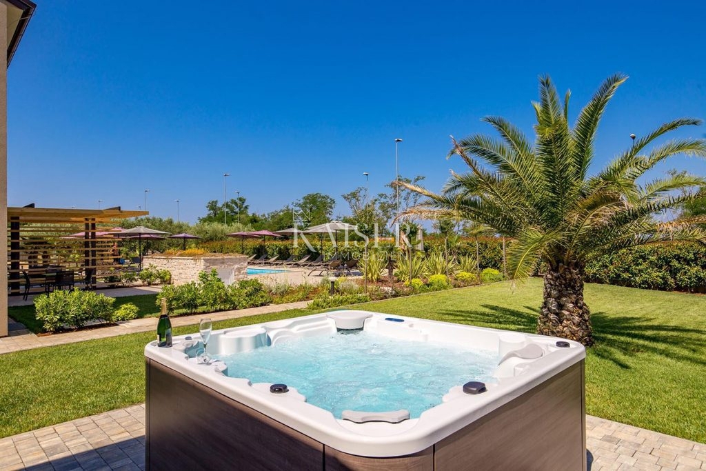 Istra - Poreč, ekskluzivna vila s 6 apartmaji v bližini morja