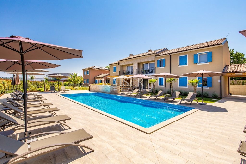Istra - Poreč, ekskluzivna vila s 6 apartmaji v bližini morja