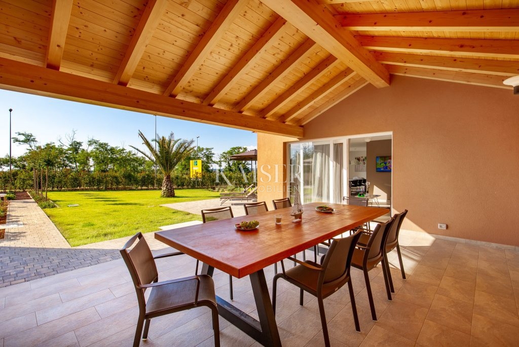 Istra - Poreč, ekskluzivna vila s 6 apartmaji v bližini morja