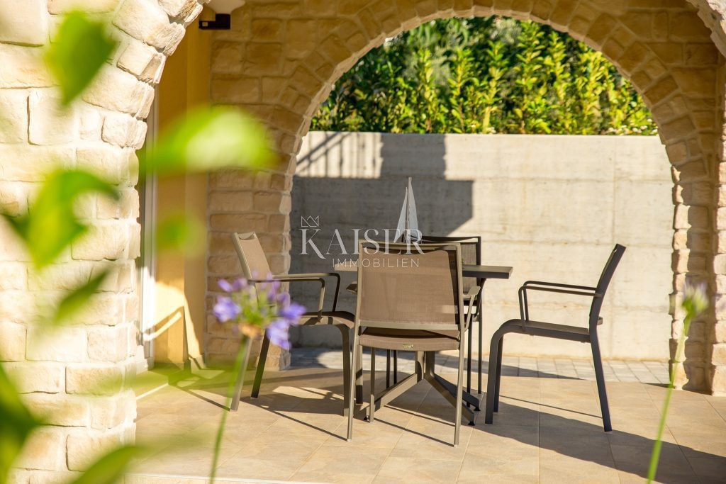 Istra - Poreč, ekskluzivna vila s 6 apartmaji v bližini morja