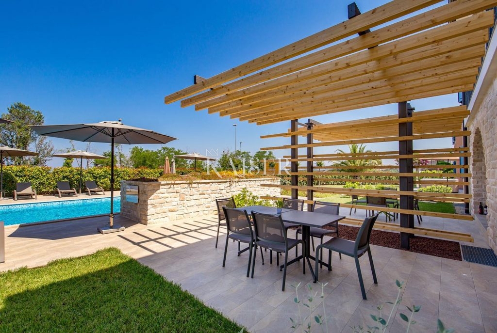 Istra - Poreč, ekskluzivna vila s 6 apartmaji v bližini morja