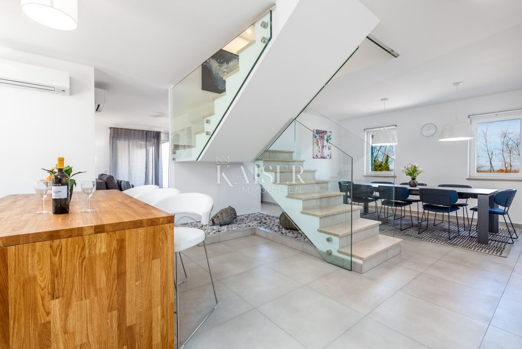 Istra - Poreč, ekskluzivna vila s 6 apartmaji v bližini morja