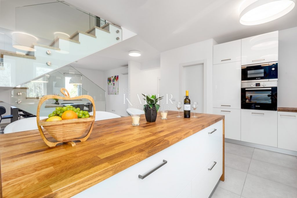 Istra - Poreč, ekskluzivna vila s 6 apartmaji v bližini morja