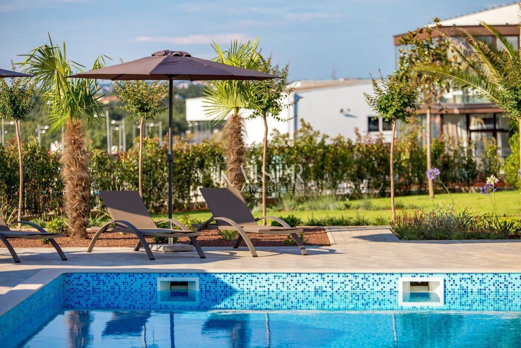 Istra - Poreč, ekskluzivna vila s 6 apartmaji v bližini morja