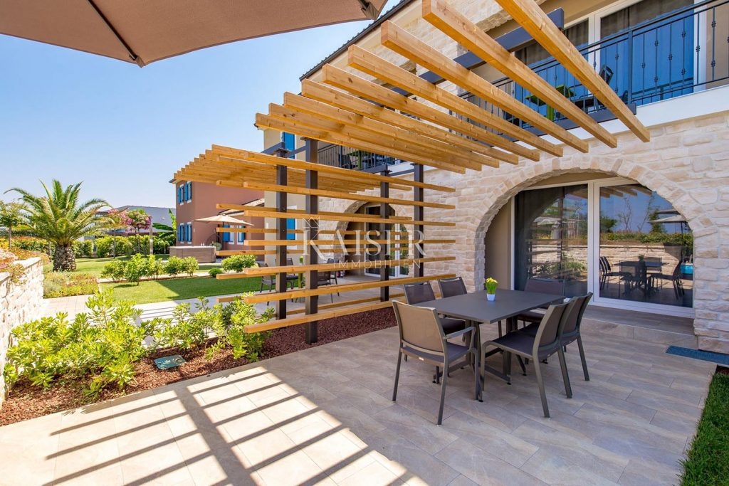 Istra - Poreč, ekskluzivna vila s 6 apartmaji v bližini morja