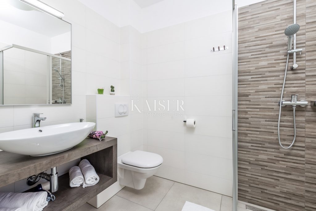 Istra - Poreč, ekskluzivna vila s 6 apartmaji v bližini morja