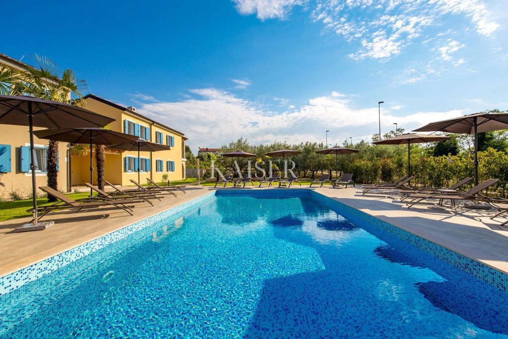 Istra - Poreč, ekskluzivna vila s 6 apartmaji v bližini morja