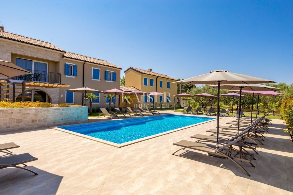 Istra - Poreč, ekskluzivna vila s 6 apartmaji v bližini morja