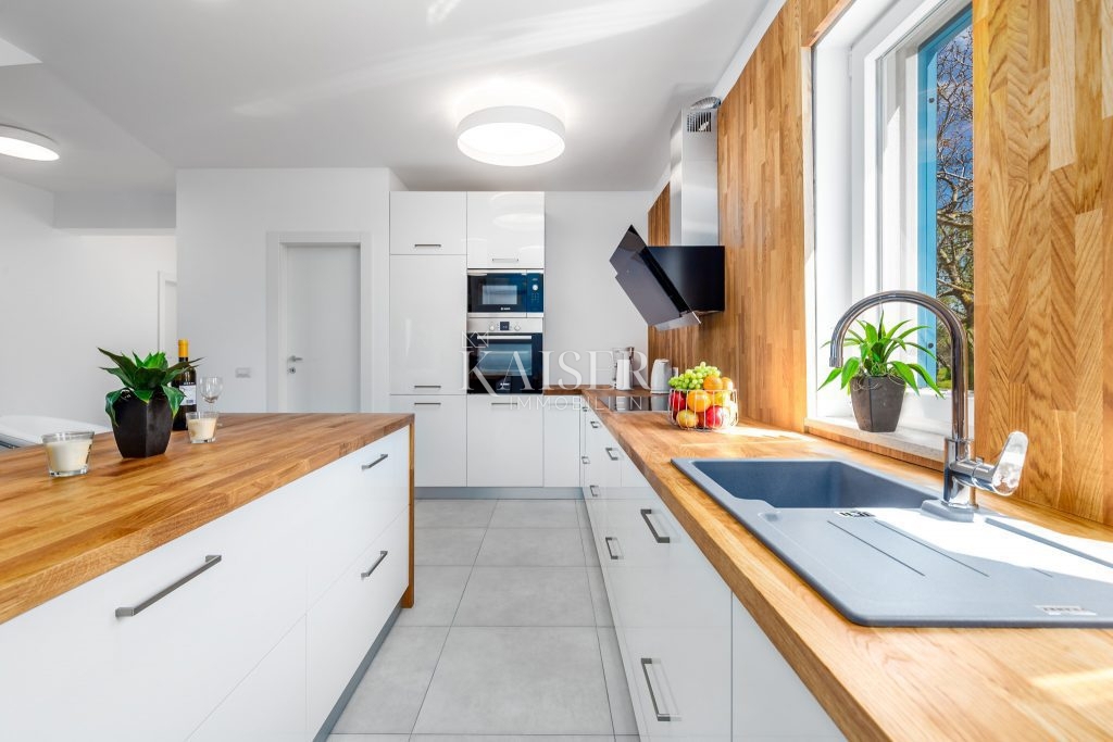 Istra - Poreč, ekskluzivna vila s 6 apartmaji v bližini morja