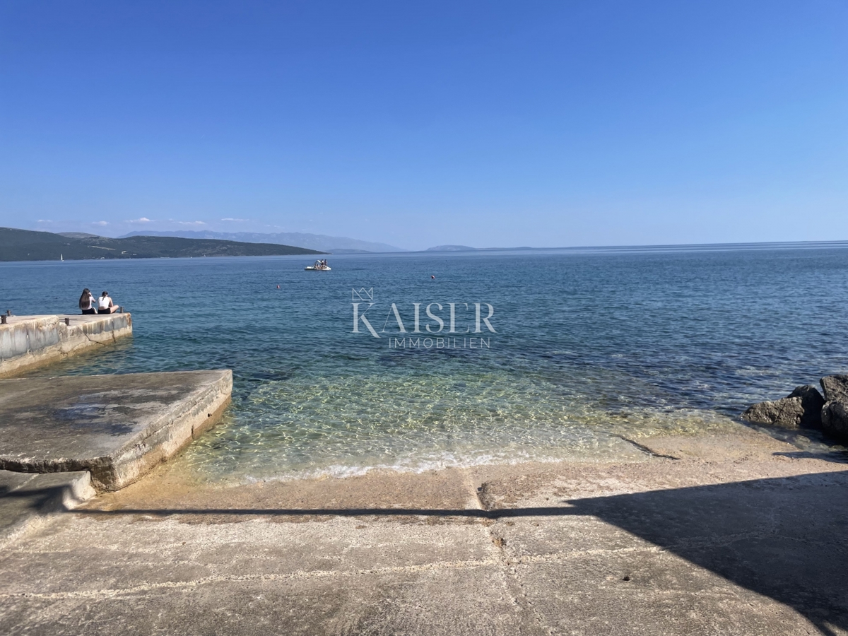 Krk, Krk - Apartma 300 m od morja s parkirnim mestom - takoj vseljivo