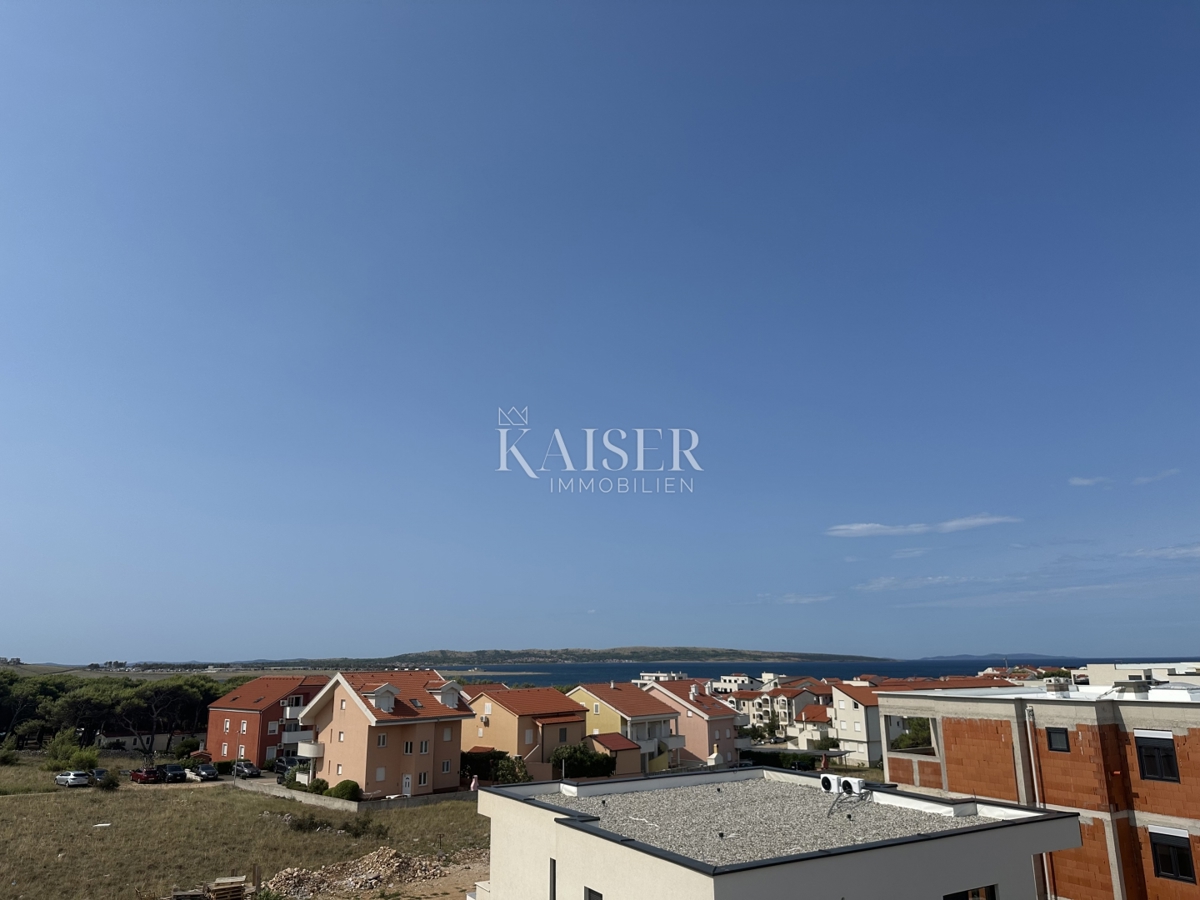 Pag, Povljana - trosobno stanovanje, velik balkon, 300 m od morja
