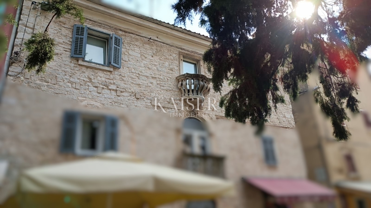 Istra, Pula - zgodovinsko stanovanje 104m2 s freskami in teraso