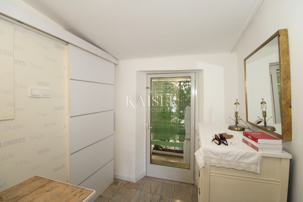 Istra, Pula - zgodovinsko stanovanje 104m2 s freskami in teraso