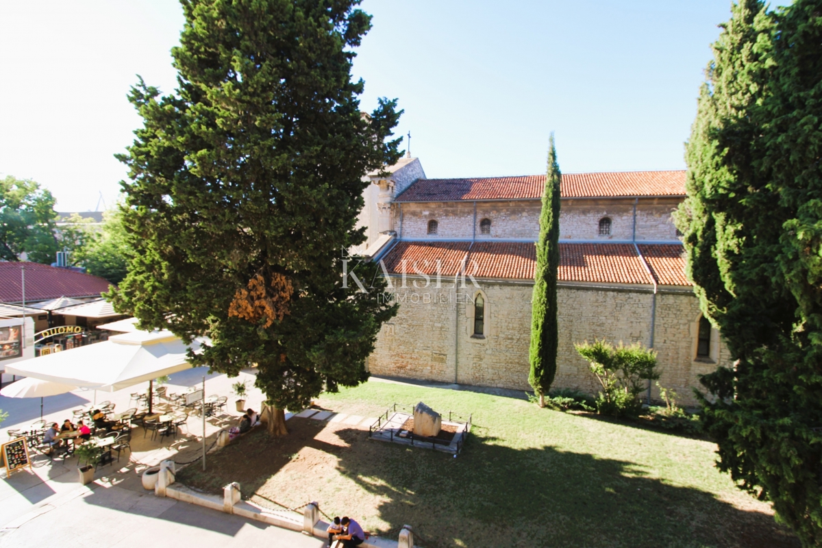 Istra, Pula - zgodovinsko stanovanje 104m2 s freskami in teraso