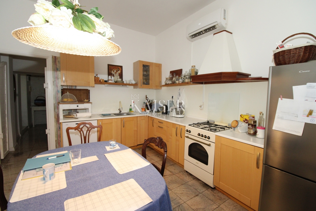 Istra, Pula - zgodovinsko stanovanje 104m2 s freskami in teraso