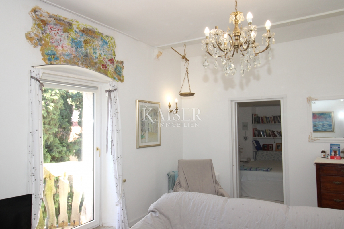Istra, Pula - zgodovinsko stanovanje 104m2 s freskami in teraso