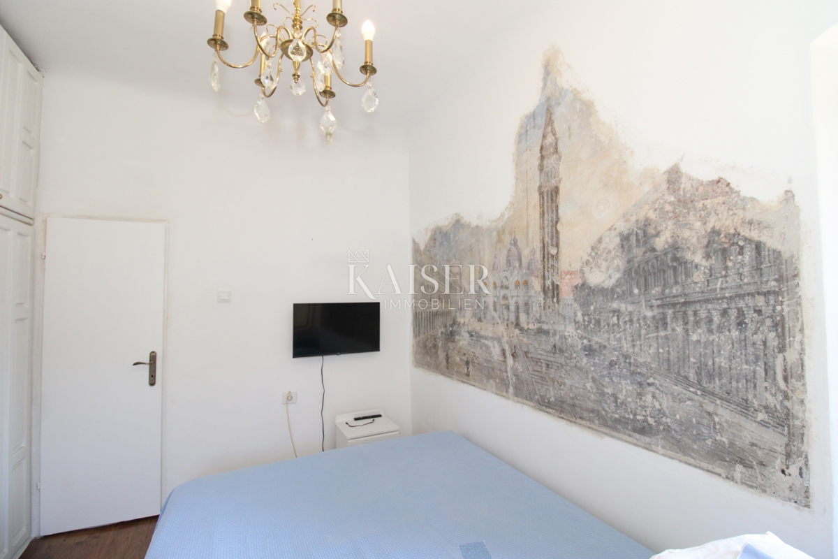 Istra, Pula - zgodovinsko stanovanje 104m2 s freskami in teraso