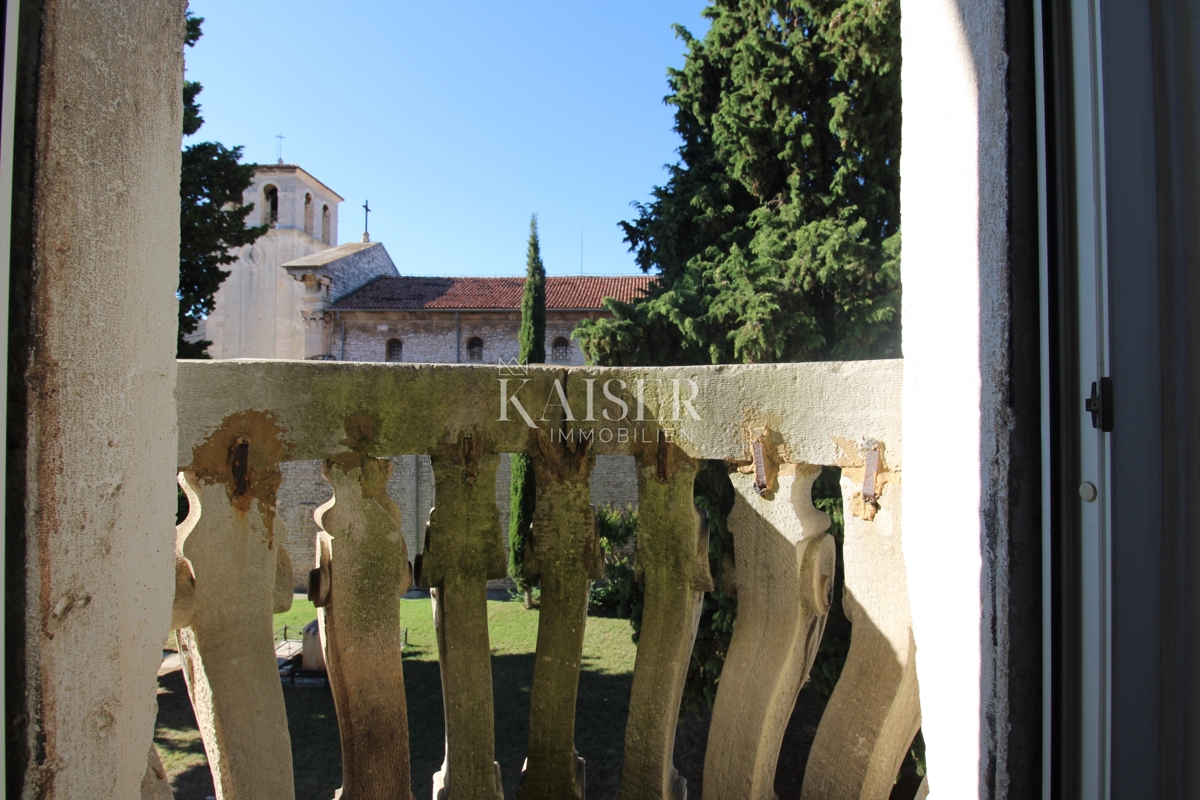 Istra, Pula - zgodovinsko stanovanje 104m2 s freskami in teraso