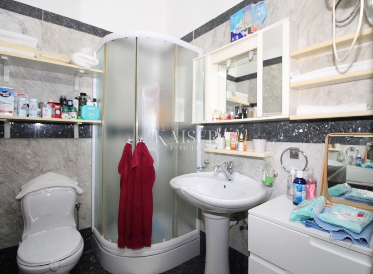 Istra, Pula - zgodovinsko stanovanje 104m2 s freskami in teraso