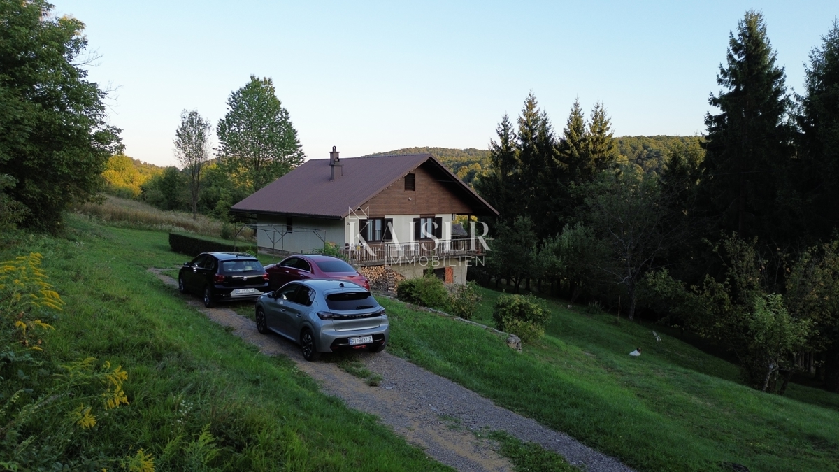 Gorski kotar, Vrbovsko - hiša z velikim vrtom, samo v naši ponudbi!