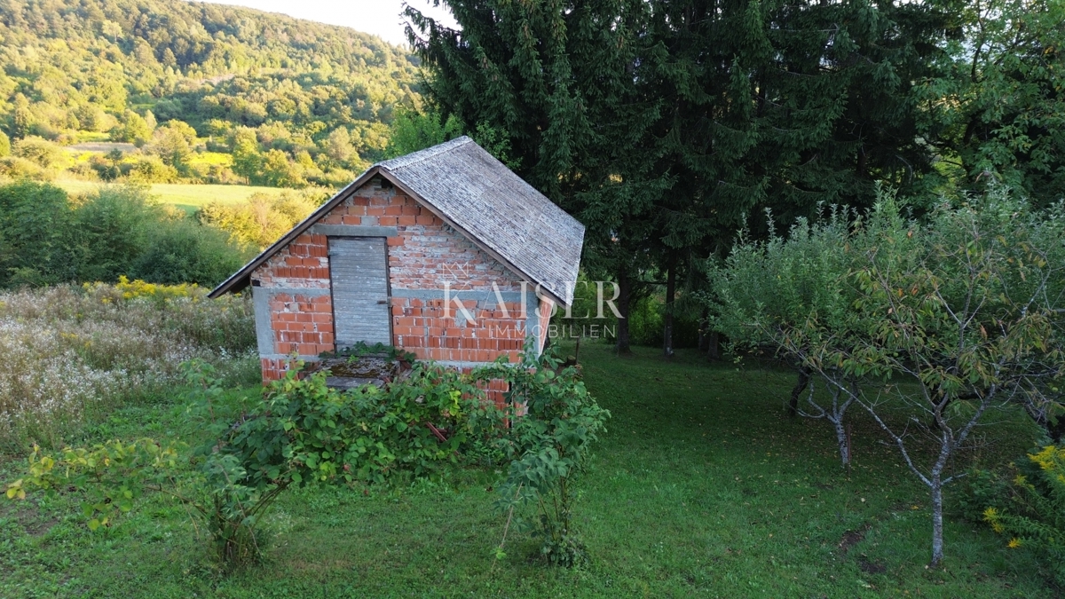 Gorski kotar, Vrbovsko - hiša z velikim vrtom, samo v naši ponudbi!
