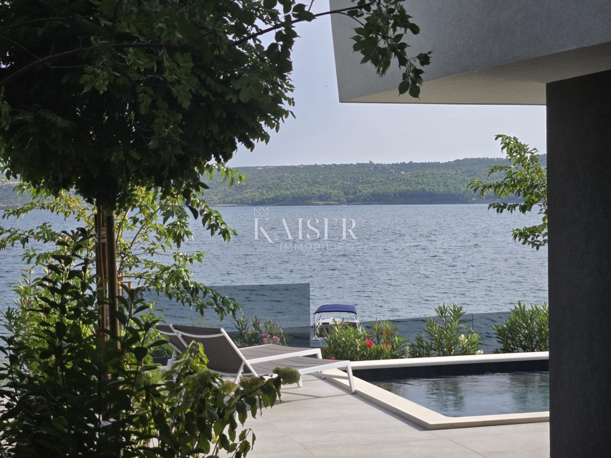 Zadar, Posedarje - ekskluzivna vila prva vrsta ob morju z zasebnim dostopom do morja