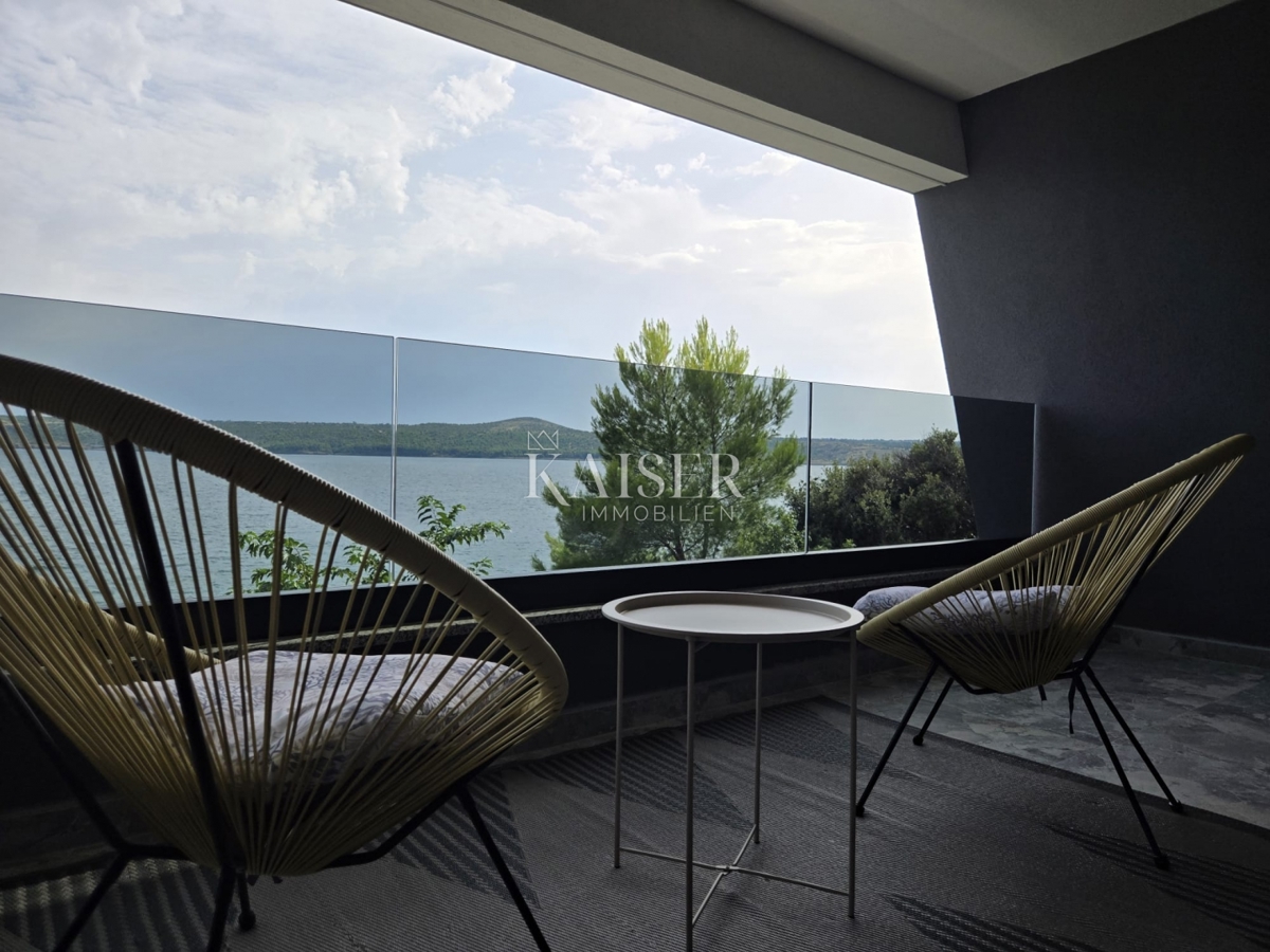Zadar, Posedarje - ekskluzivna vila prva vrsta ob morju z zasebnim dostopom do morja