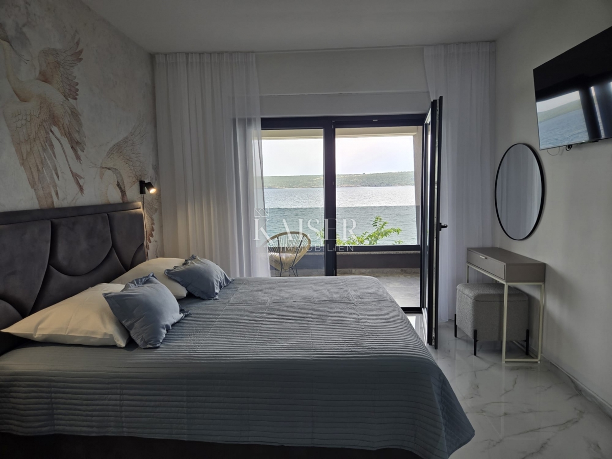 Zadar, Posedarje - ekskluzivna vila prva vrsta ob morju z zasebnim dostopom do morja