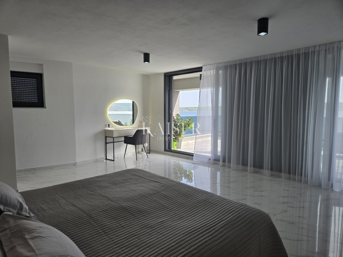 Zadar, Posedarje - ekskluzivna vila prva vrsta ob morju z zasebnim dostopom do morja