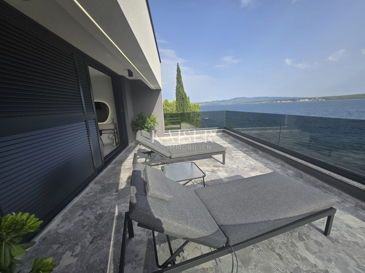 Zadar, Posedarje - ekskluzivna vila prva vrsta ob morju z zasebnim dostopom do morja