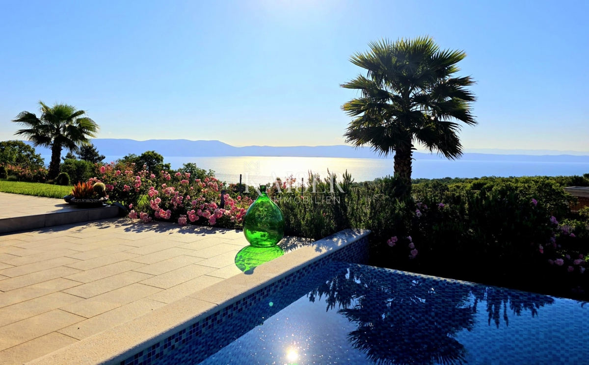 Istra, Rabac - edinstvena vila z morjem na dlani, 210 m2