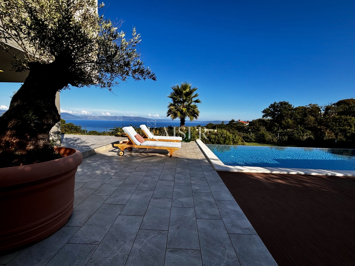 Istra, Rabac - edinstvena vila z morjem na dlani, 210 m2