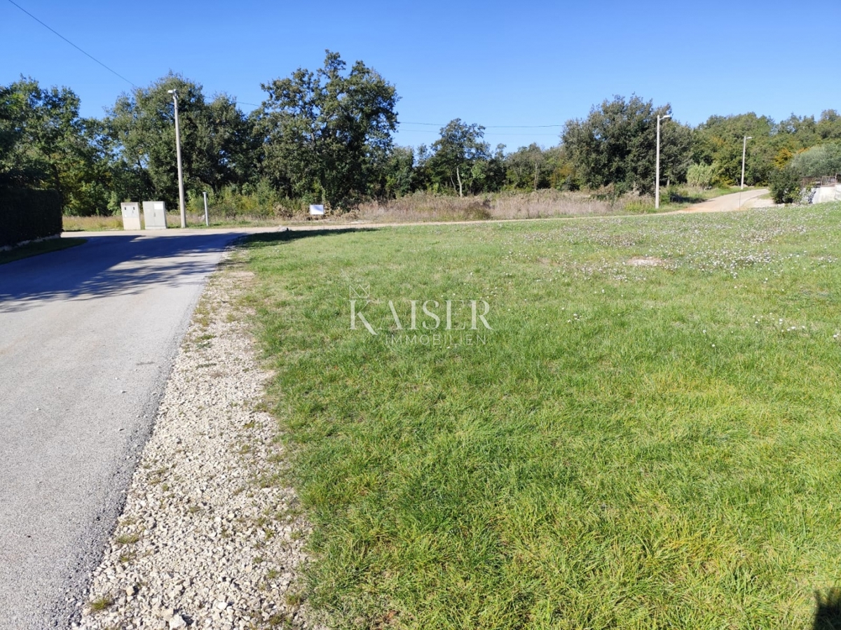 Istra - Poreč, zazidljivo zemljišče 5 km od Poreča