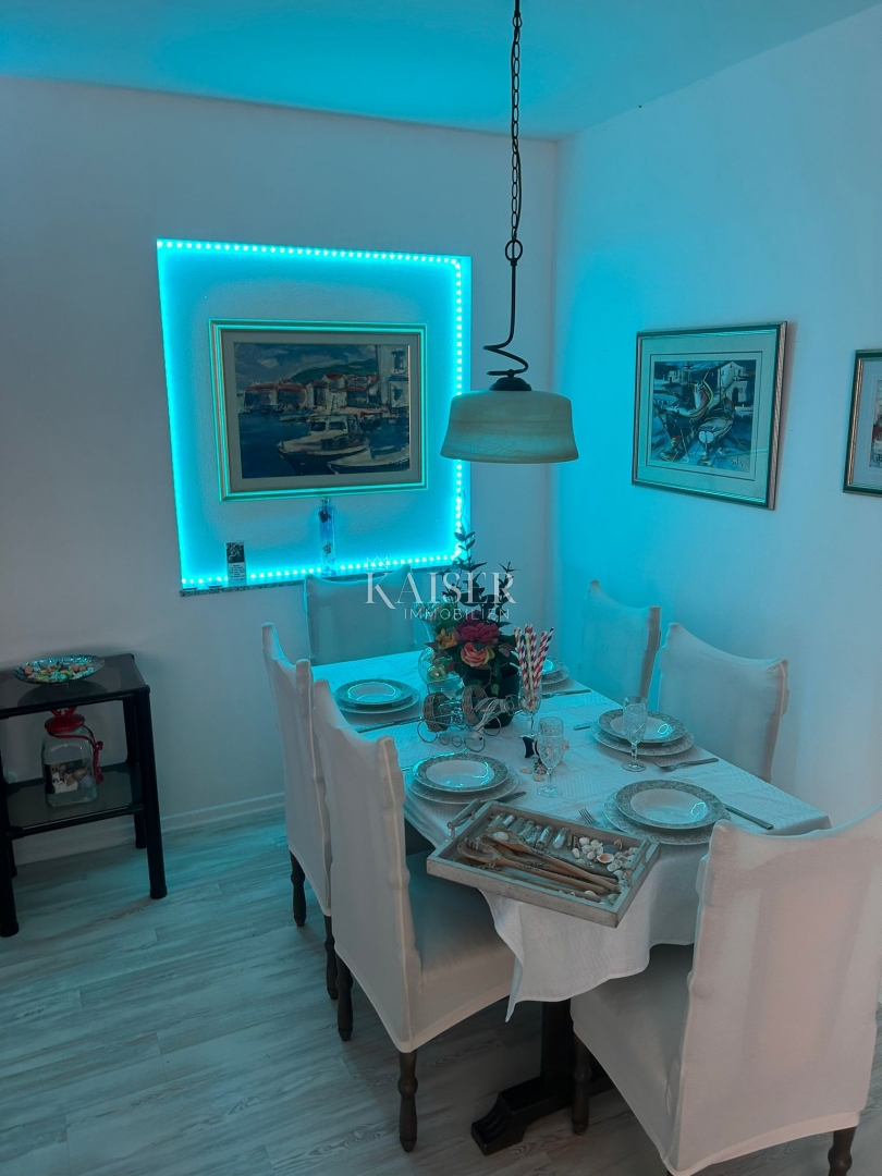 Malinska, apartma z vrtom in parkirnim mestom 