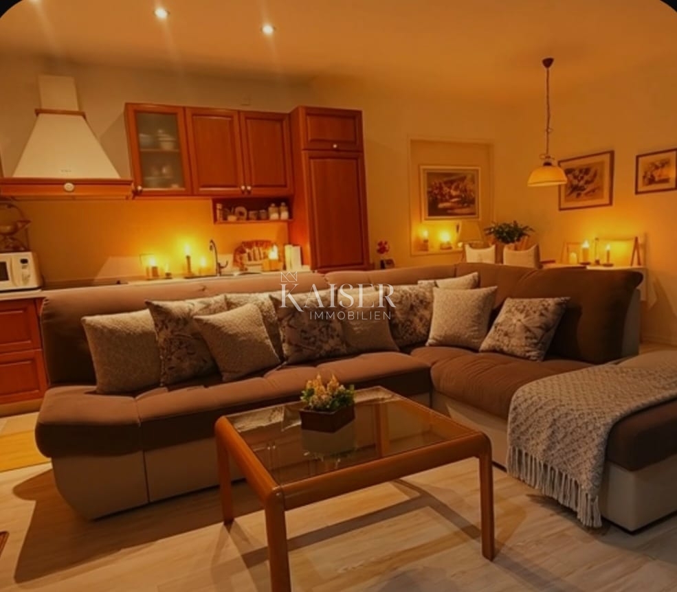 Malinska, apartma z vrtom in parkirnim mestom 