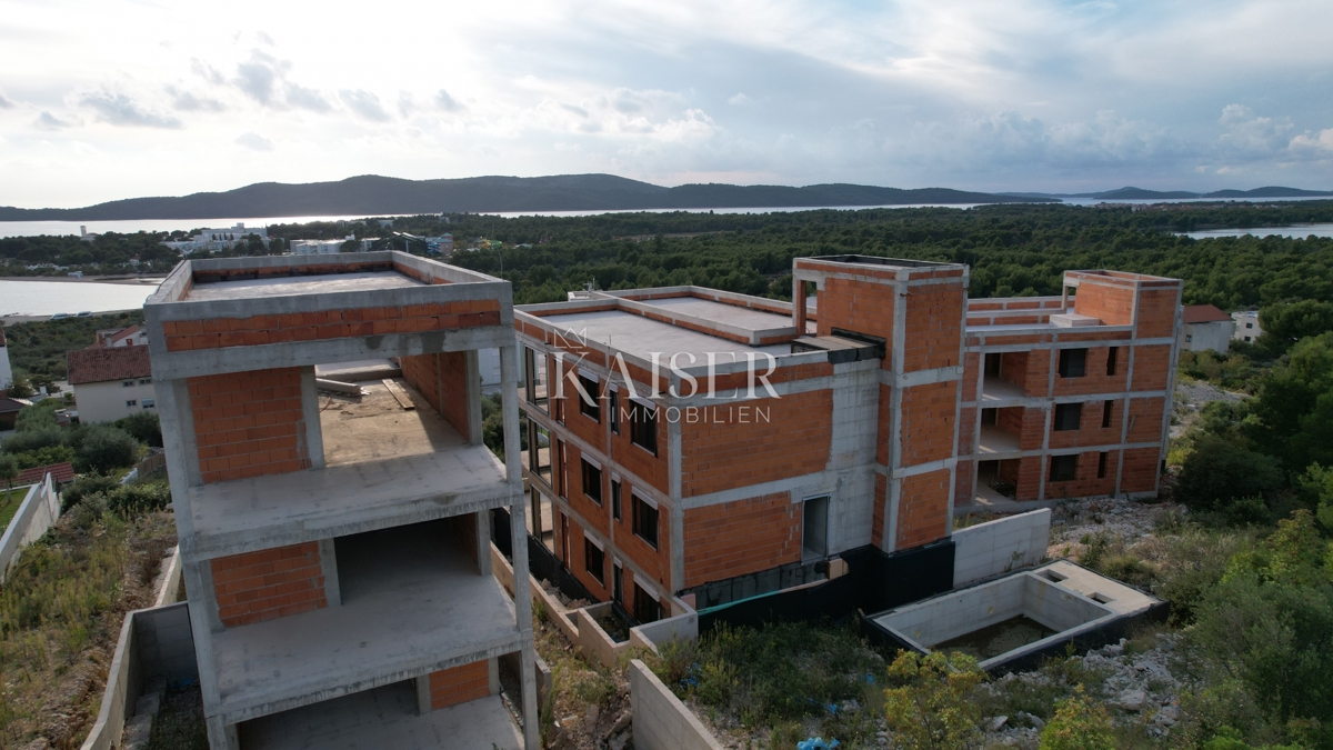 Luksuzno stanovanje v pritličju (Apartma 1) s prostornim zasebnim vrtom, Mandalina - Šibenik