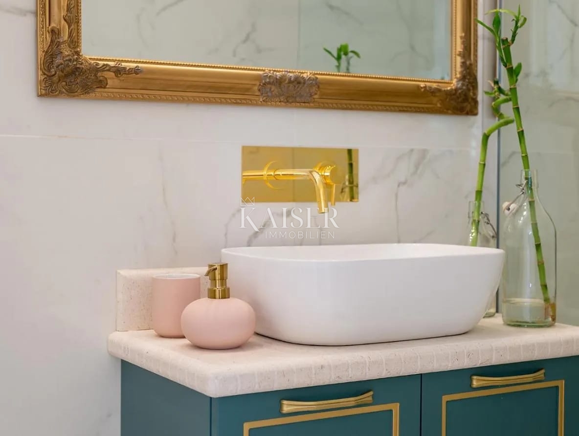 Istra, Vrsar - 82m2 stanovanje z dvema stanovanjskima enotama 