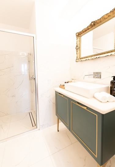 Istra, Vrsar - 82m2 stanovanje z dvema stanovanjskima enotama 