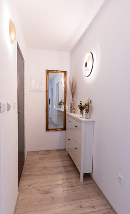 Istra, Vrsar - 82m2 stanovanje z dvema stanovanjskima enotama 