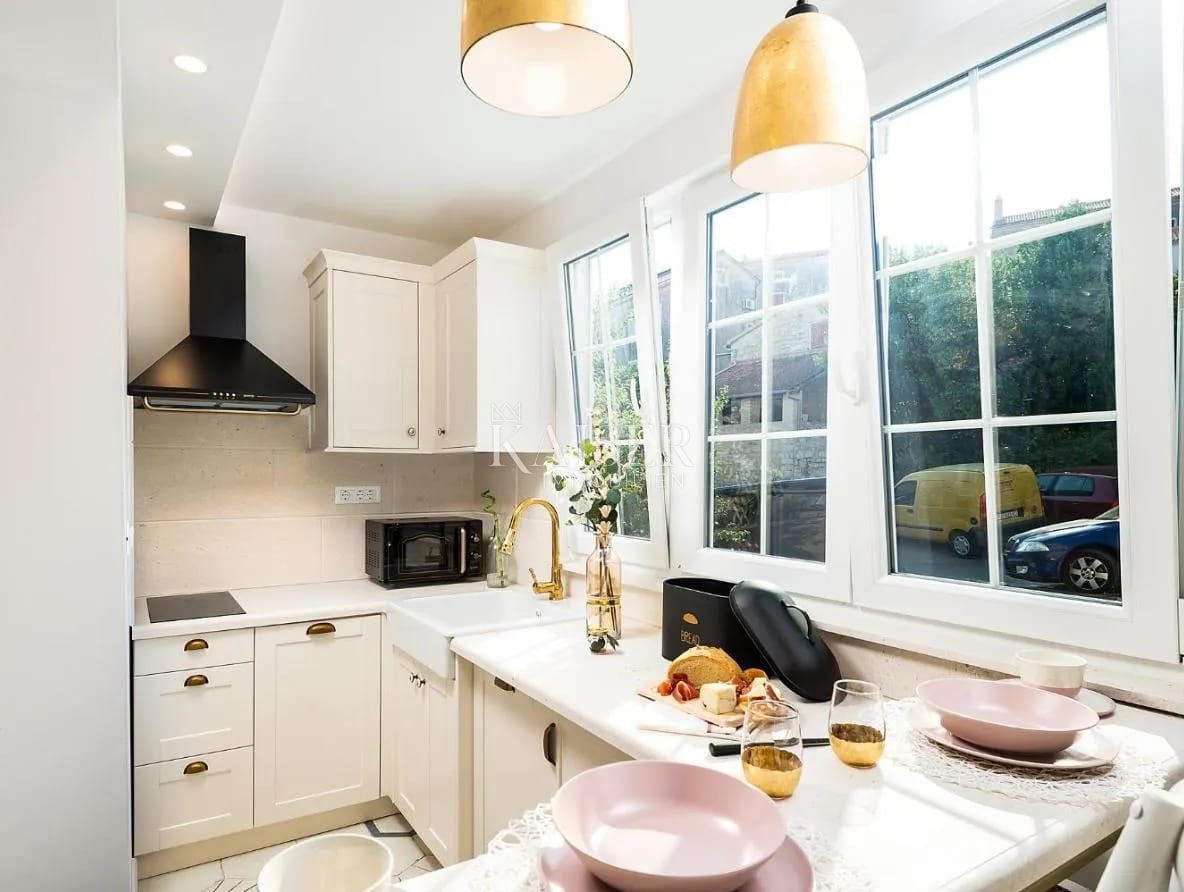 Istra, Vrsar - 82m2 stanovanje z dvema stanovanjskima enotama 