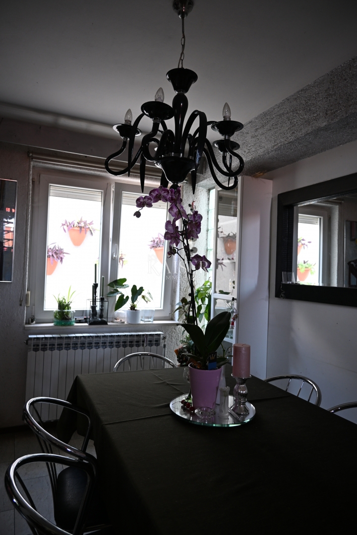 Crikvenica - trosobno stanovanje z velikim vrtom