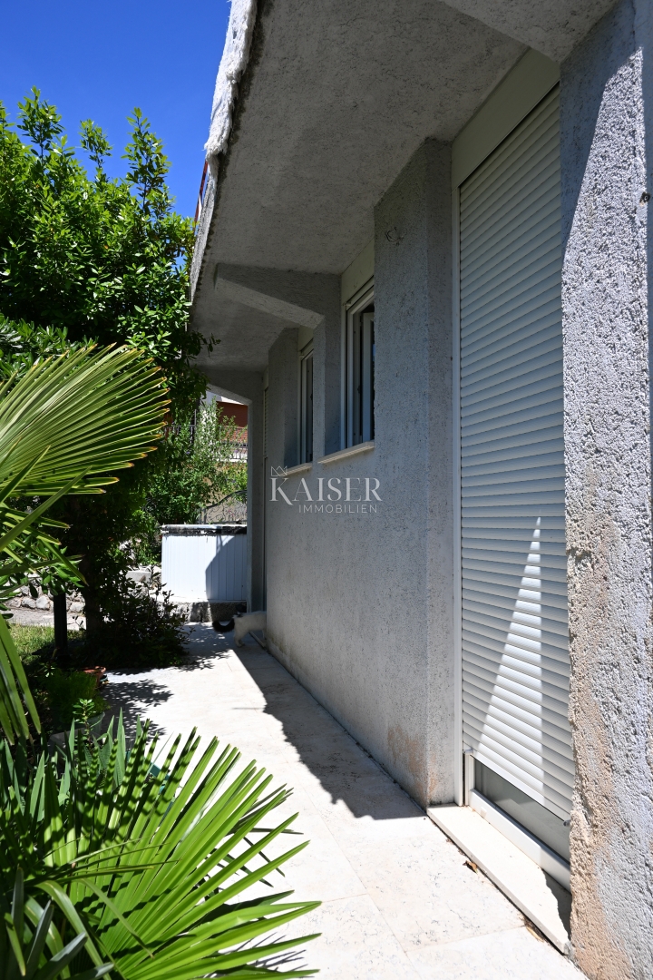 Crikvenica - trosobno stanovanje z velikim vrtom