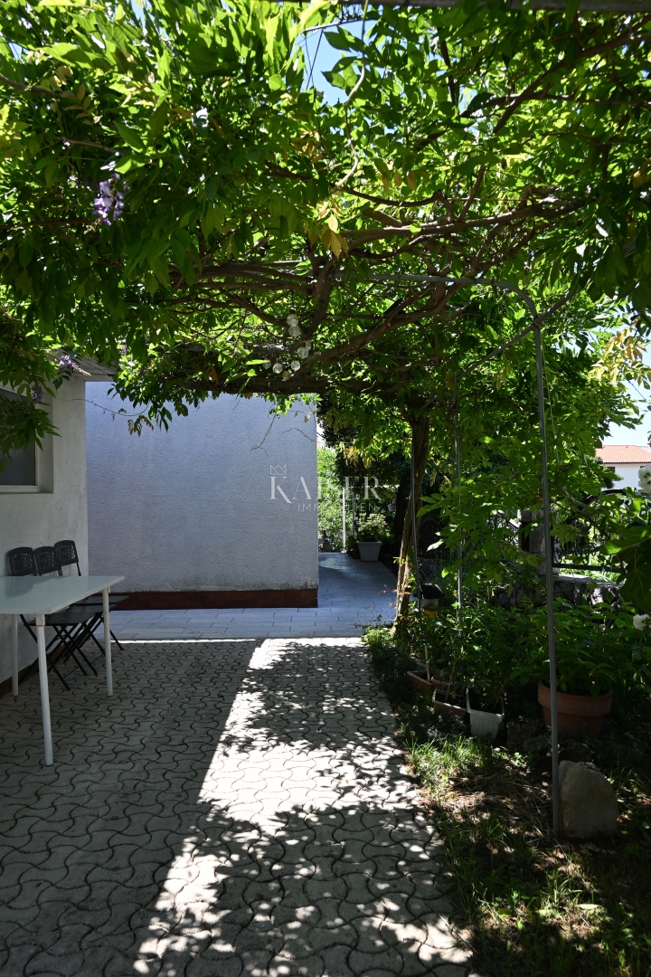 Crikvenica - trosobno stanovanje z velikim vrtom