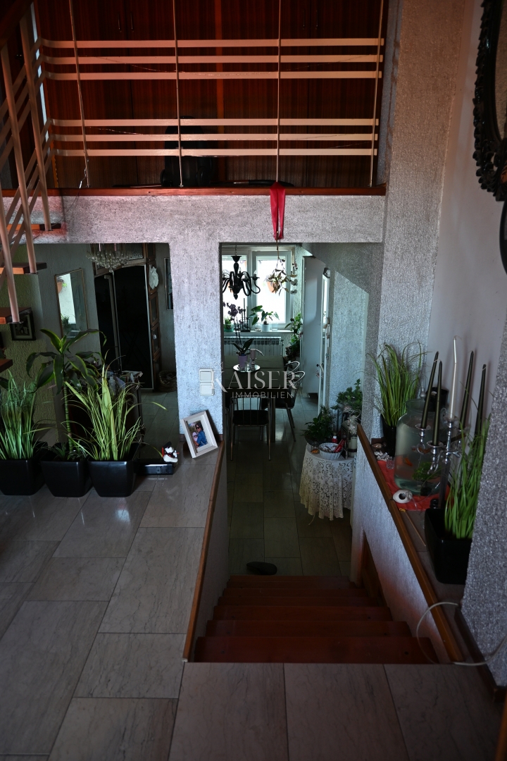 Crikvenica - trosobno stanovanje z velikim vrtom