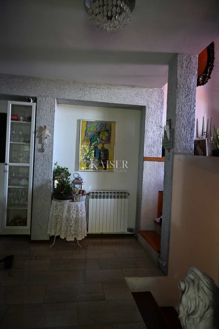 Crikvenica - trosobno stanovanje z velikim vrtom