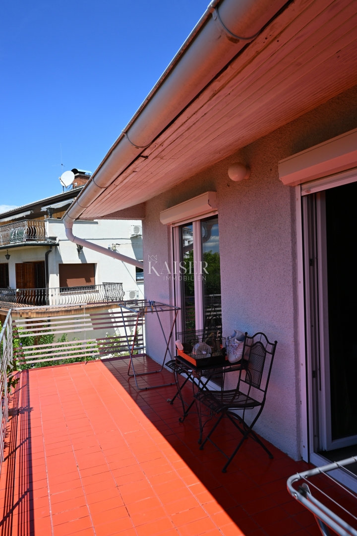 Crikvenica - trosobno stanovanje z velikim vrtom